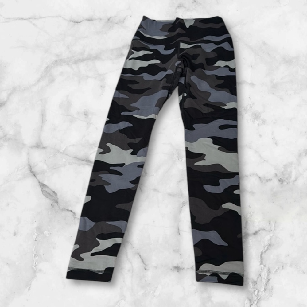 PINK vintage Victoria’s Secret ultimate camo yoga leggings (SMALL)